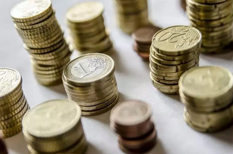 Impuestos y ayudas públicas reducen en un tercio la desigualdad de renta en España, según Funcas