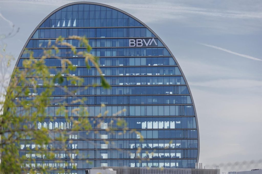 Jefferies prevé que BBVA anuncie recompra de acciones por 6.000 millones, eleva valor a 21 euros
