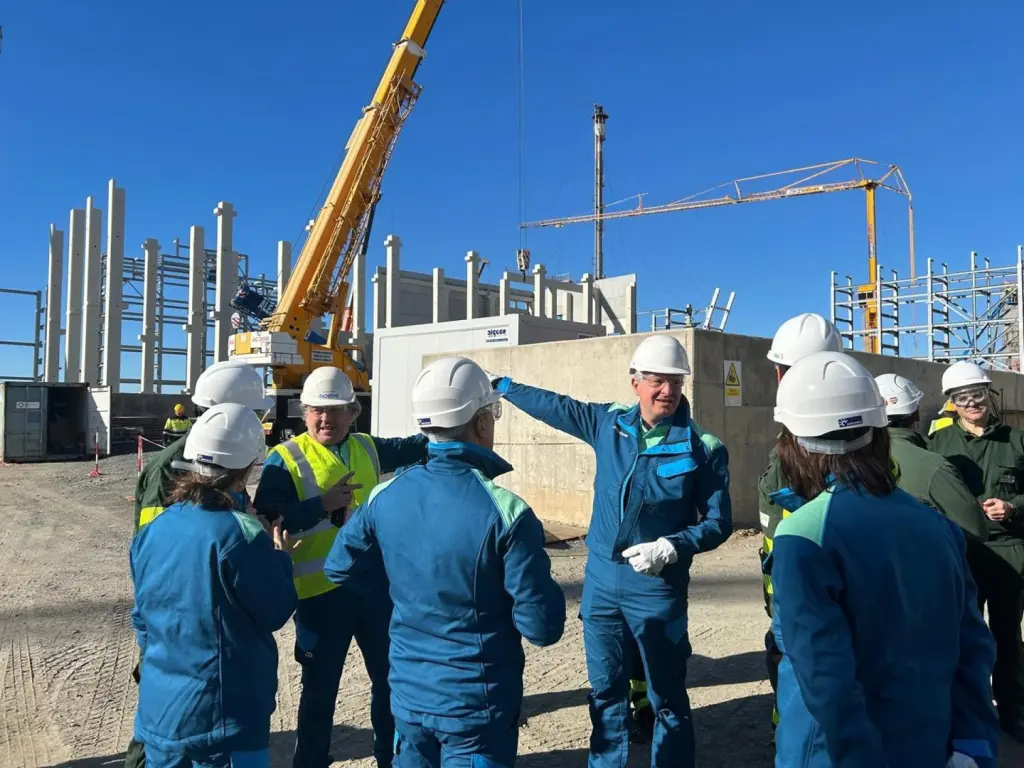 La planta de biocombustibles de Moeve en Huelva alcanza el 50% y producirá a finales de 2026