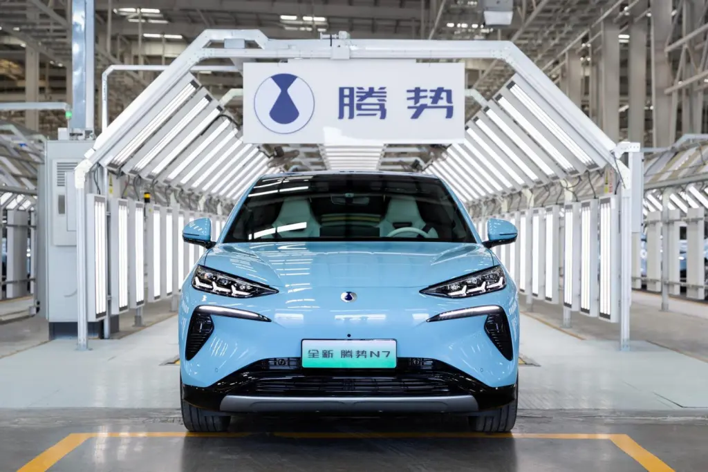 Las ventas globales de BYD crecen casi un 14% en 2023, superando 3,7 millones de coches vendidos.