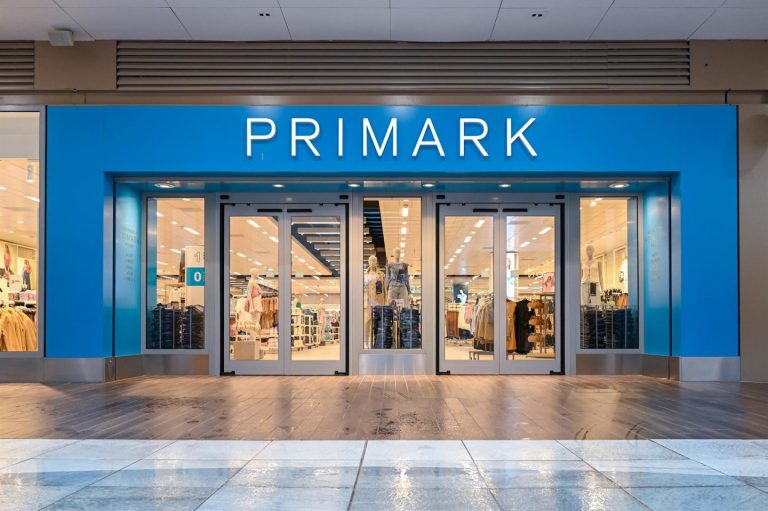 Primark acuerda con sindicatos un alza salarial del 9% en tres años y reducción de jornada laboral.