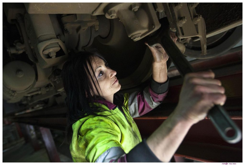 Renfe lanza un plan de jubilación para aumentar mujeres y rejuvenecer su plantilla ferroviaria