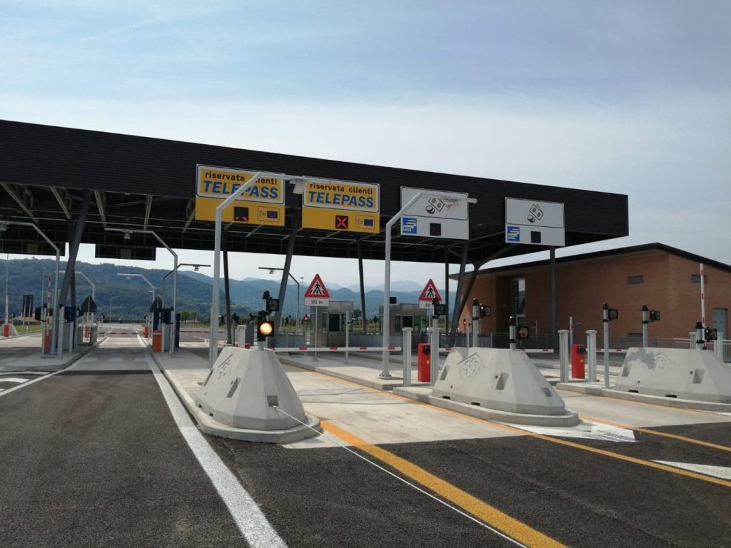 Sacyr anuncia un aumento notable del dividendo para el próximo año, superando expectativas.