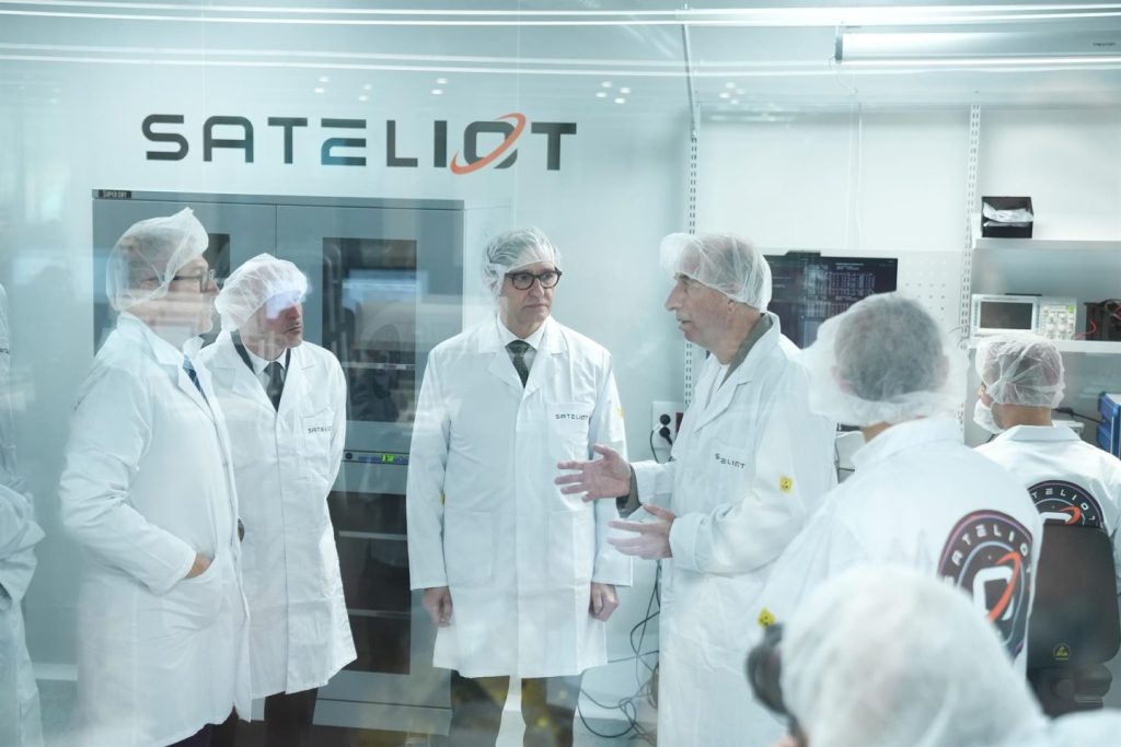 Sateliot abre centro de satélites 5G en Barcelona y lanzará su constelación Tritó en 2027