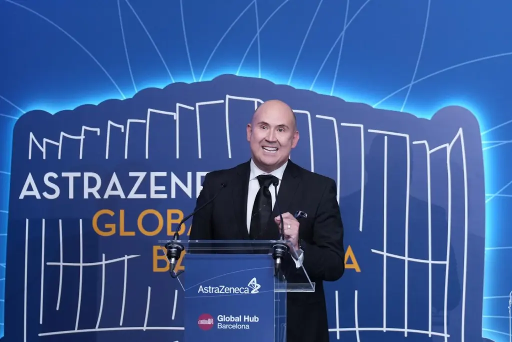 Suárez insta al Gobierno a asegurar el futuro competitivo del sector farmacéutico español
