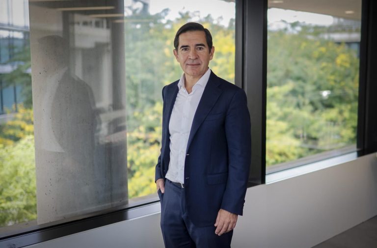 Torres de BBVA: La IA es clave en geopolitica, se requiere regulación sólida para innovar y proteger