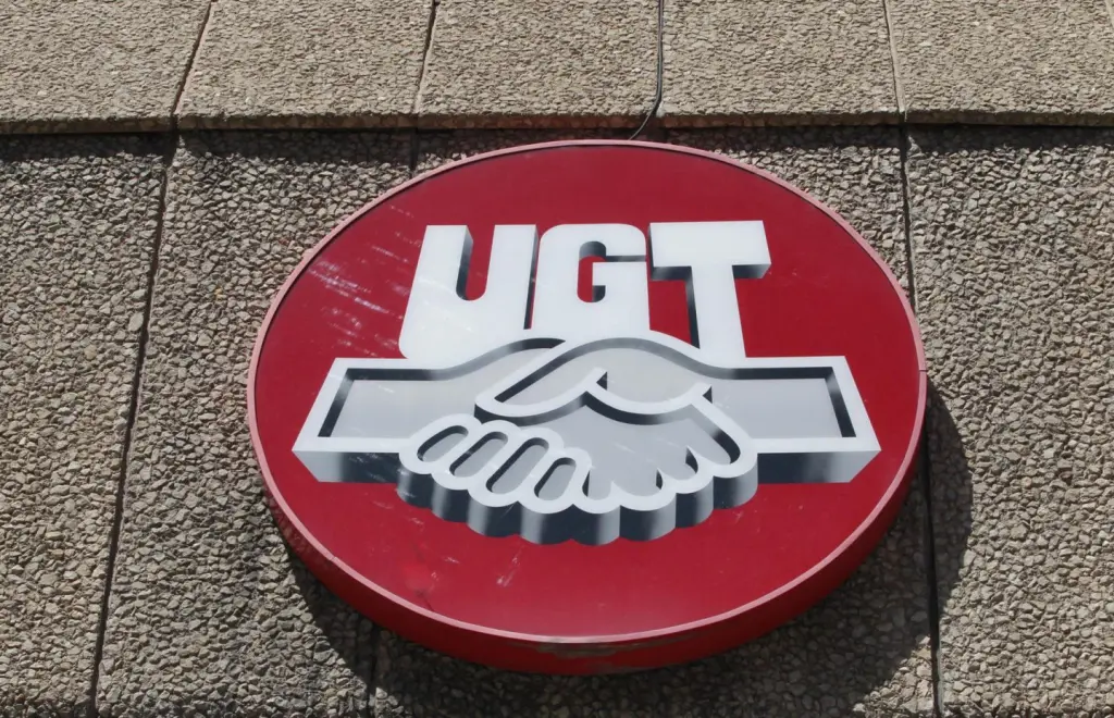 UGT alerta sobre las fusiones de telecos en Europa por sus efectos laborales, mirando a Francia.