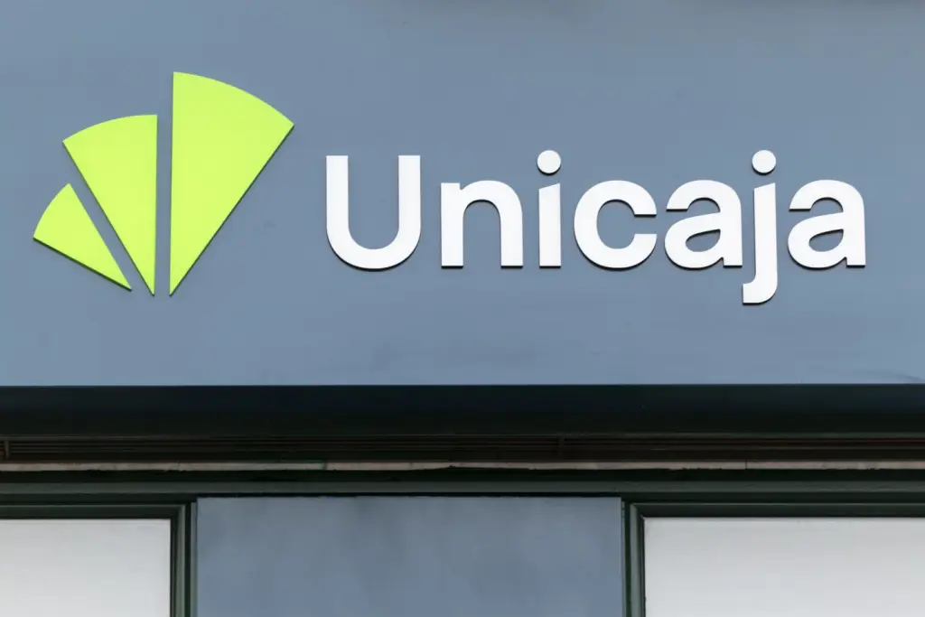 Unicaja amortiza anticipadamente un bono de 660 millones que vencía en diciembre de 2026