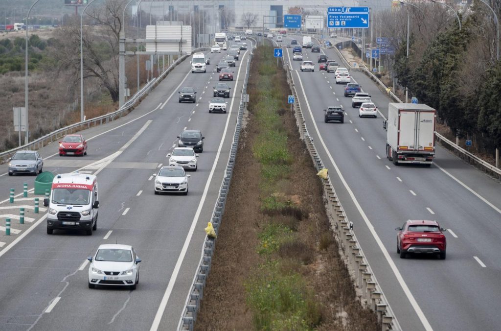 Adiós a los triángulos de emergencia: la nueva luz V-16 será obligatoria desde el 1 de enero de 2026