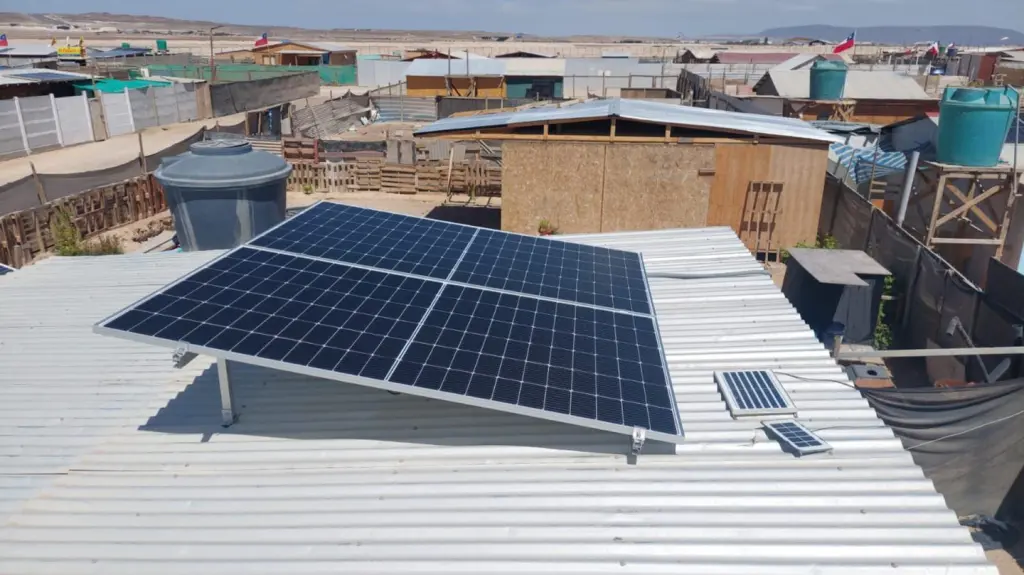 Acciona.org lleva electricidad solar a 230 hogares aislados en el desierto de Atacama, Chile