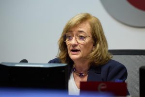 AIReF prevé que la deuda pública de España baje al 95,2% del PIB en 2030, pero aumente luego.