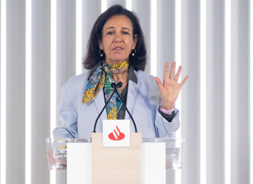 Ana Botín insta a Europa a simplificar regulaciones para fomentar el crecimiento y competitividad.