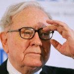 Berkshire Hathaway renueva directiva antes de la salida de Buffett; Abel asumirá el liderazgo en enero.