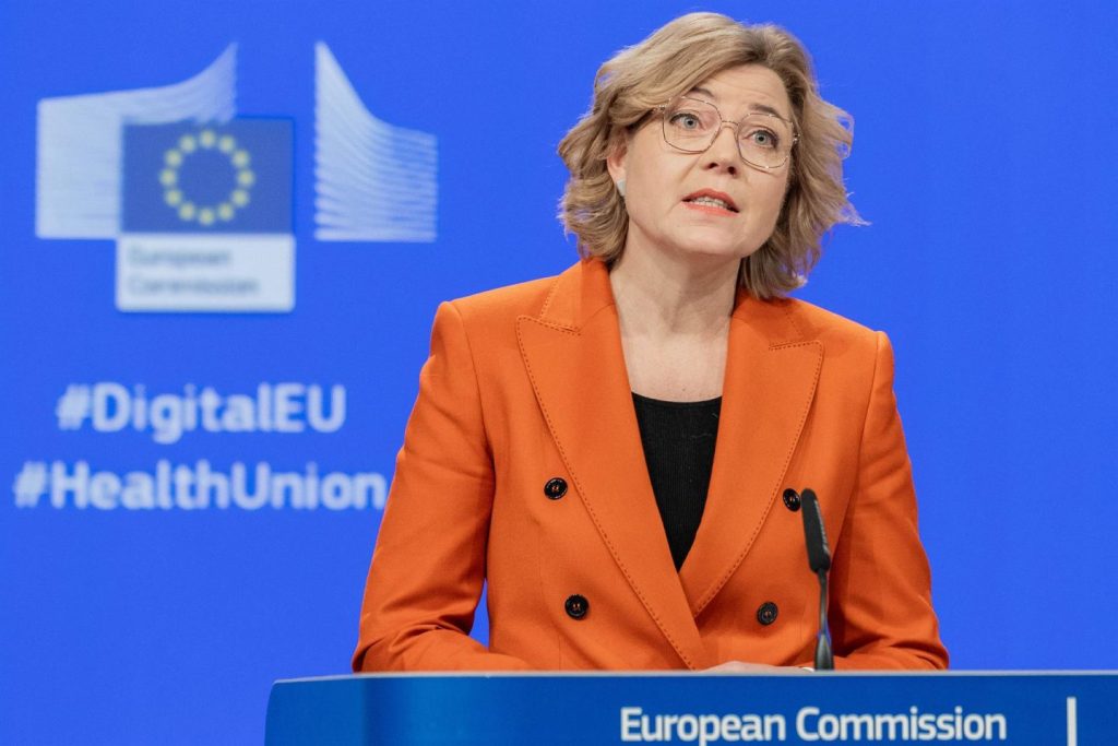 Bruselas impone multa de 120 millones a X por engañar con su marca azul de verificación en cuentas