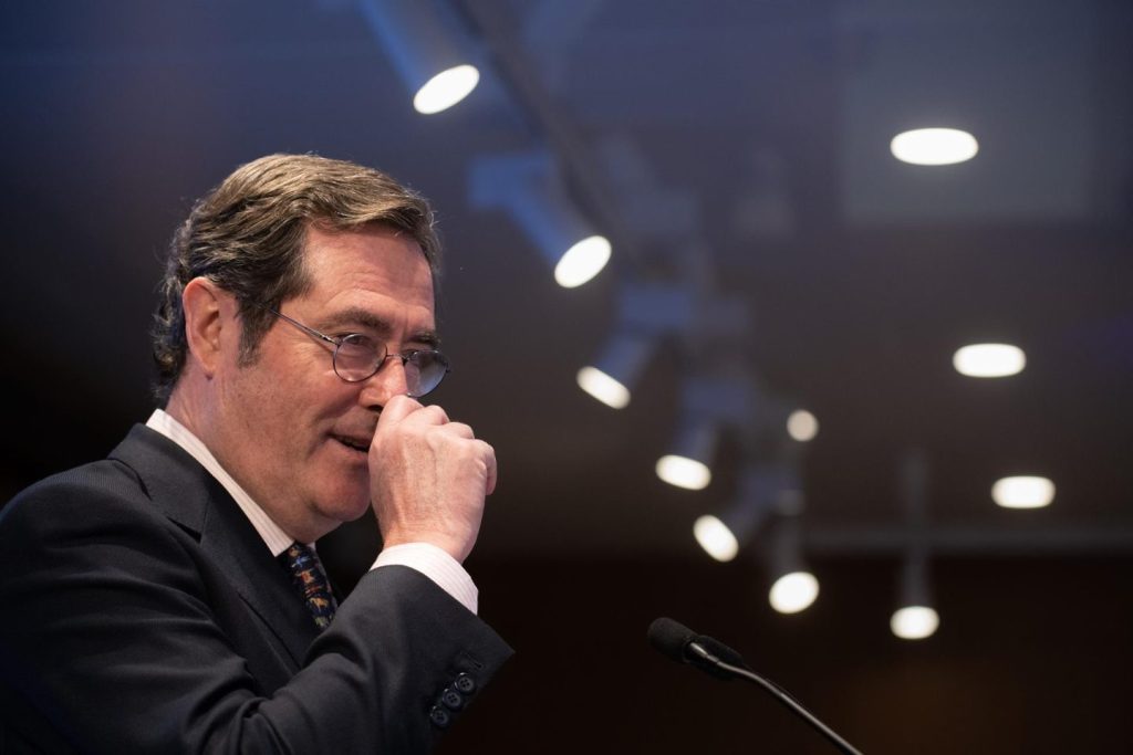 CEOE propone subir 1,5% el SMI en 2026, supondrá un coste bruto de 862 millones de euros.