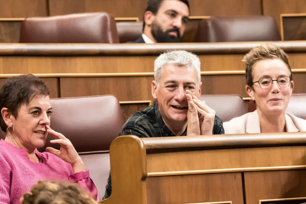 EH Bildu y el Gobierno acuerdan extender hasta 2026 la prohibición de desahucios a familias vulnerables