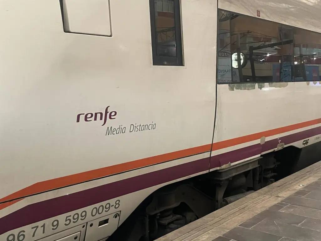 El Gobierno aprobará un decreto que prorroga descuentos en transporte y crea un abono único.