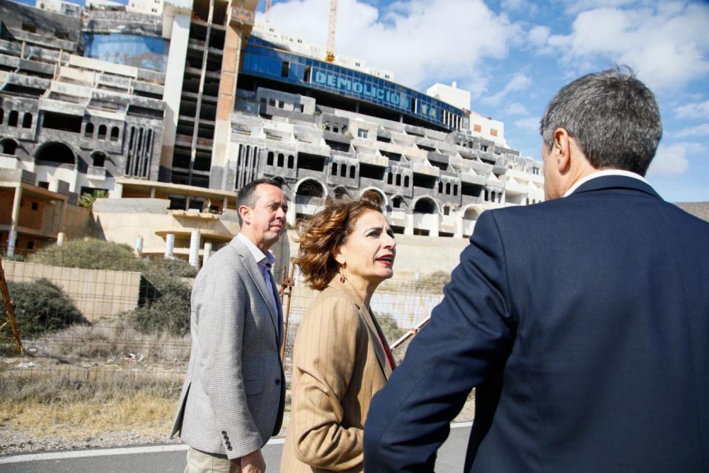 El Gobierno continuará con la expropiación para derribar el hotel de El Algarrobico en Almería