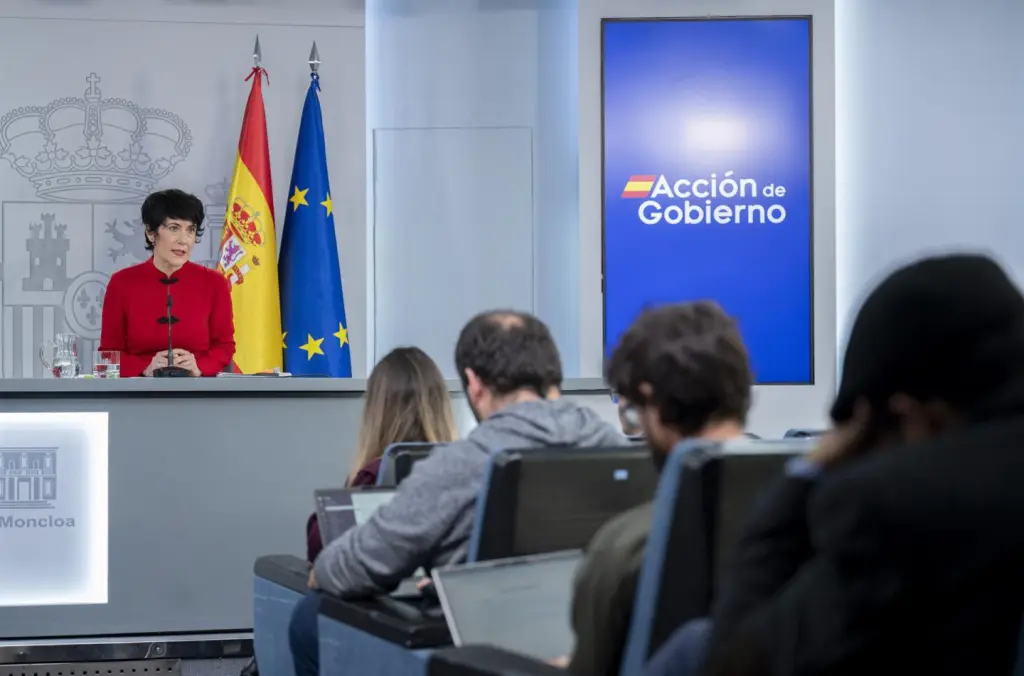 El Gobierno extiende la prohibición de desahucios a vulnerables y el bono social eléctrico para 2026