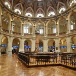 El Ibex 35 sube un 0,5% al mediodía y supera los 16.800 tras el recorte de la Fed