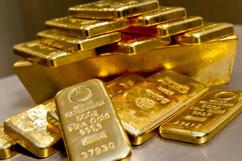 El oro alcanza un récord al superar los 4.531 dólares la onza, la plata sube más del 5% en un día
