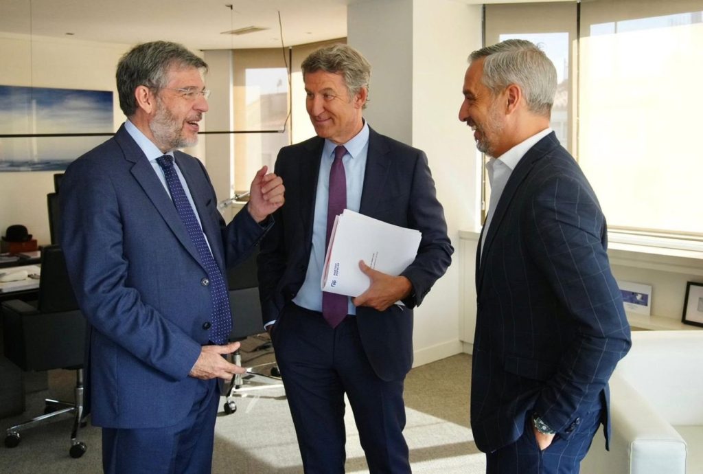 El PP critica a Sánchez por usar los fondos europeos para gobernar sin presupuestos, oportunidad perdida.