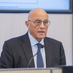 El presidente de Sabadell, Josep Oliu, vende casi 400.000 acciones por 1,32 millones de euros