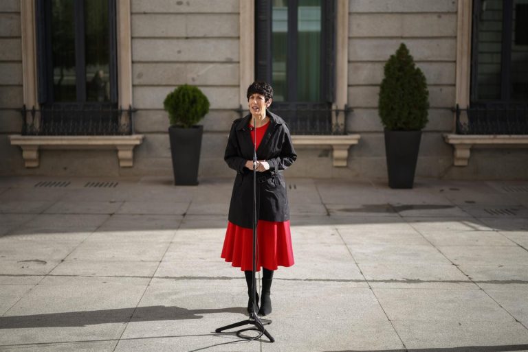 Elma Saiz destaca la inmigración como clave para sostener las pensiones del ‘baby boom’ en España