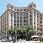 Foment del Treball rechaza el recargo municipal en la tasa turística por afectar a familias catalanas