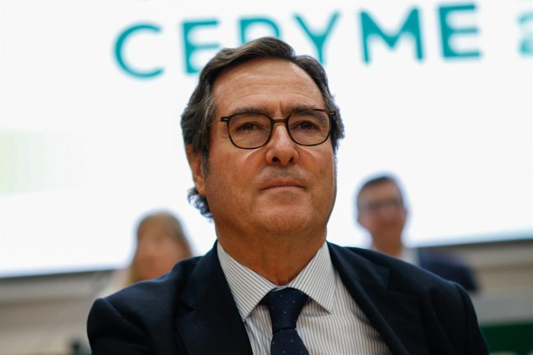 Garamendi advierte que incluir pluses al SMI podría aumentar su coste hasta un 30% según la CEOE