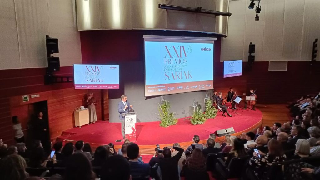 Garamendi alerta de falta de empresarios en Euskadi y critica los crecientes problemas burocráticos.