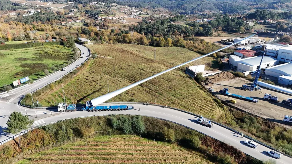 Iberdrola empieza a montar el mayor parque eólico de Portugal, invirtiendo 350 millones de euros
