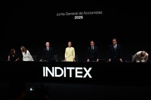Inditex roza máximos históricos en Bolsa al cerrar a 55,76 euros por acción, cerca de los 56 euros.