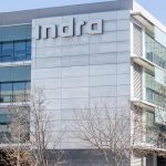 Indra compra el 89,68% de Hispasat a Redeia por 725 millones de euros para liderar el sector satelital.
