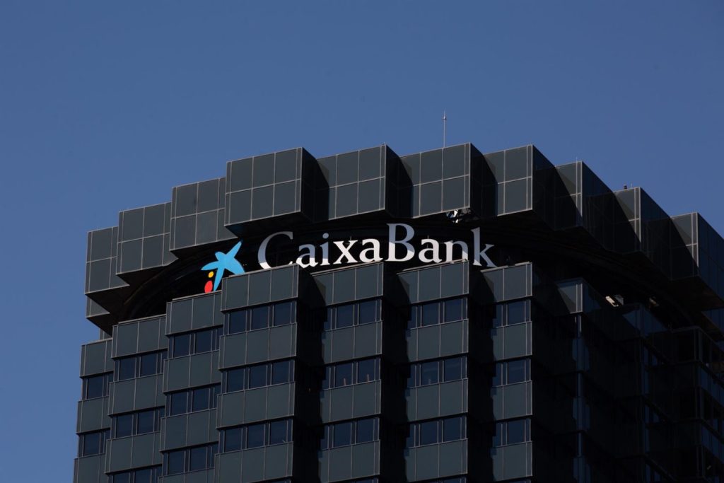 La acción de CaixaBank llega a 10 euros por primera vez, duplicando casi su valor en un año