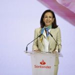 La acción de Santander cierra en 10 euros, algo que no lograba desde abril de 2010.