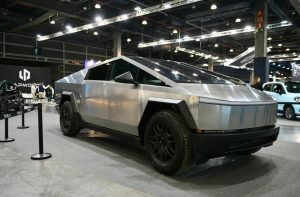 La Feria del Automóvil de Valencia arranca con 4.000 coches a la venta y presenta el Tesla Cybertruck