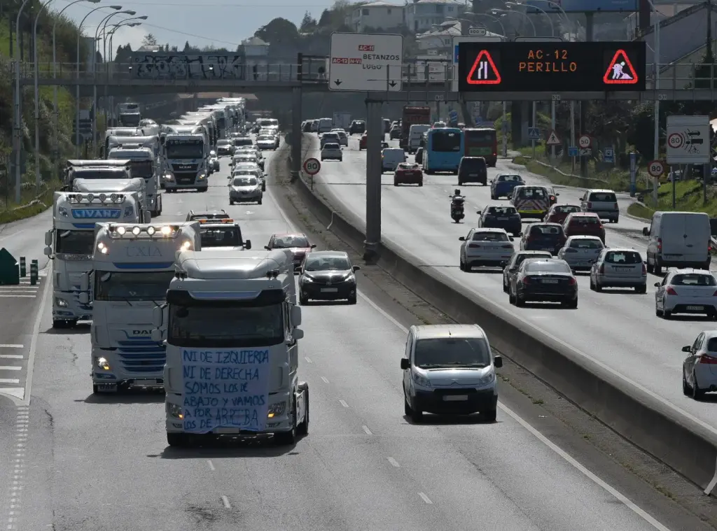 La huelga del transporte por carretera en A Coruña sigue desde el 12 de enero por mejoras laborales