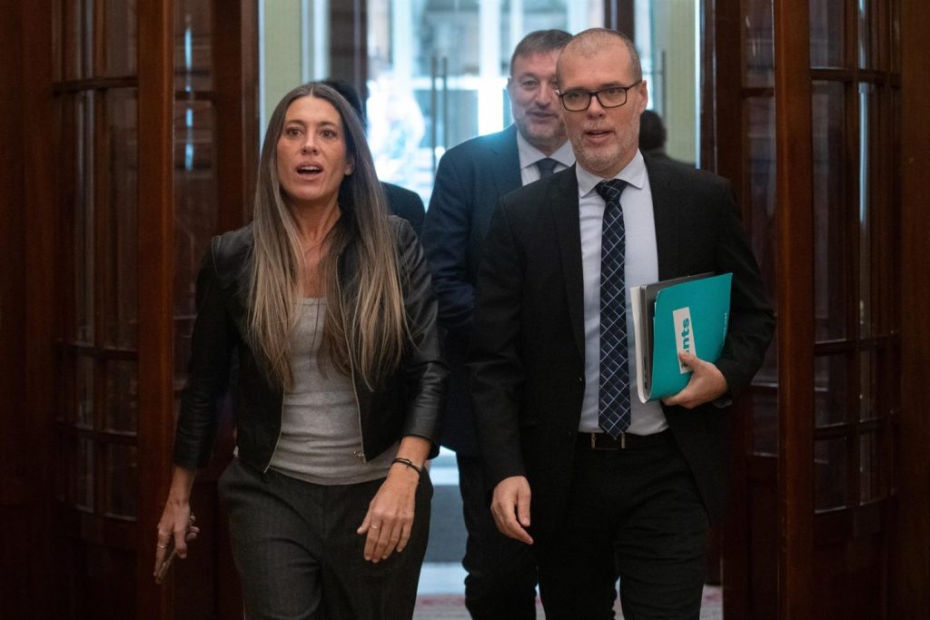 La nueva ley de alquileres temporales se enfría por el bloqueo de Junts en el Congreso.