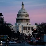 Las solicitudes de subsidio por desempleo suben a 236.000 en EE.UU. según datos oficiales.