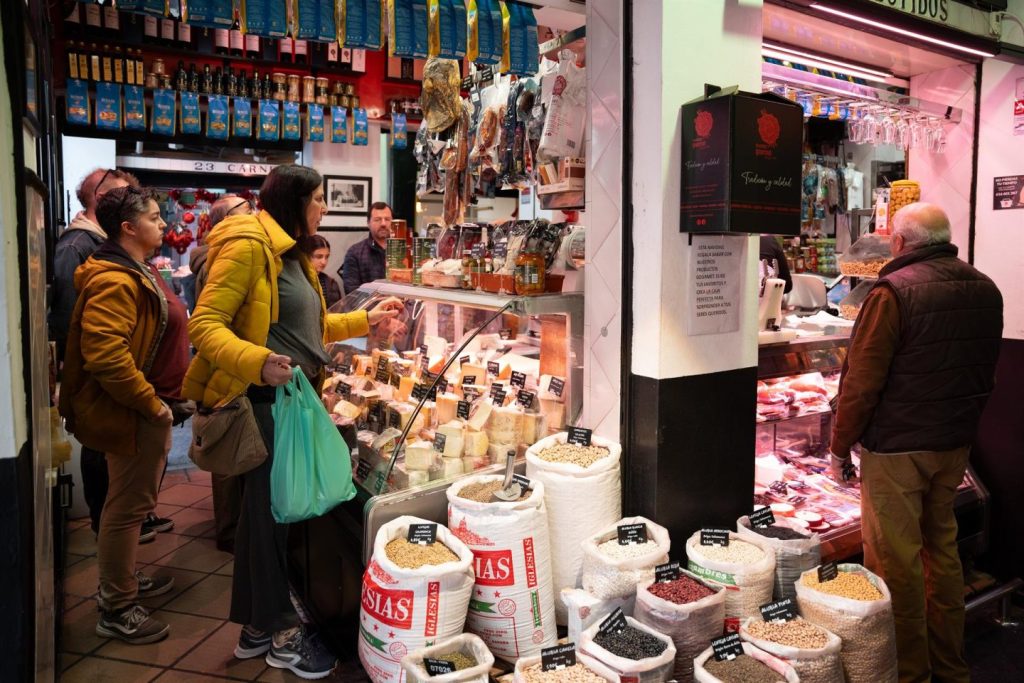 Los españoles gastarán 796 euros por persona en Navidad, según la OCU