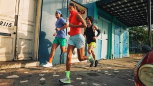 Lululemon gana 162,3 millones en el tercer trimestre, un 12,8% menos, pero mejora sus previsiones