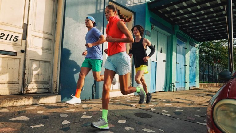 Lululemon gana 162,3 millones en el tercer trimestre, un 12,8% menos, pero mejora sus previsiones