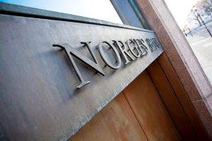 Norges Bank toma un 1,1% de Aedas Homes durante OPA de Neinor, buscando ventaja en la oferta.