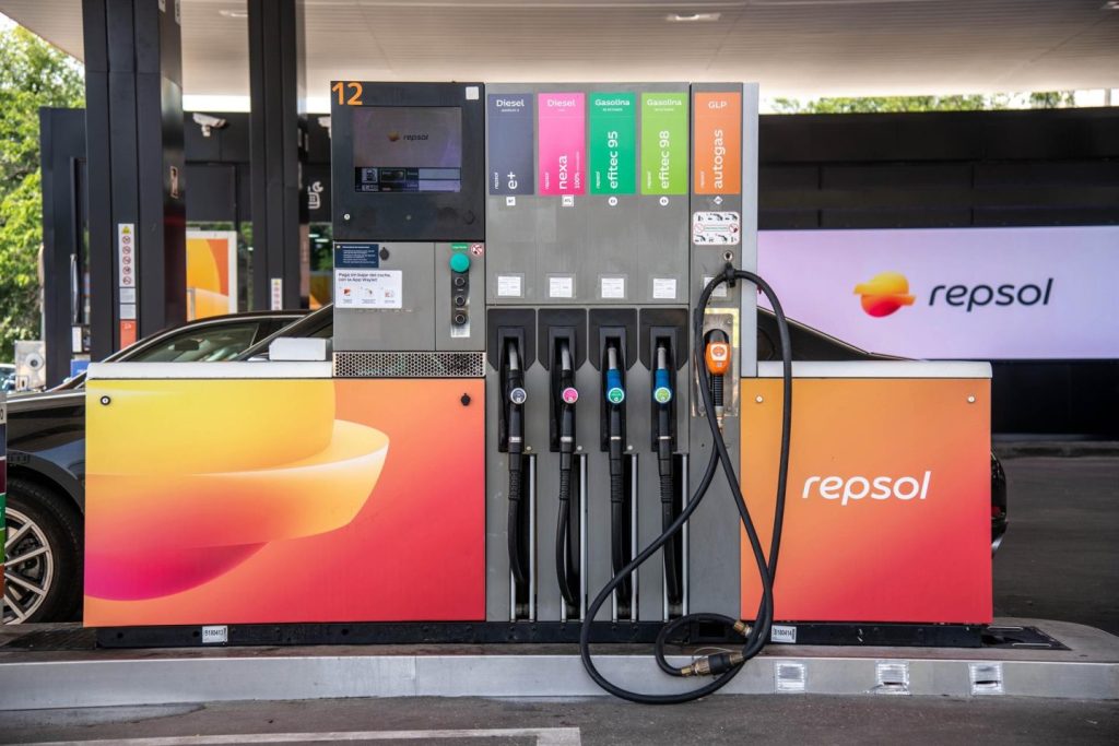 Repsol ofrece combustible 100% renovable en 1.500 estaciones, cubriendo el 40% de su red.