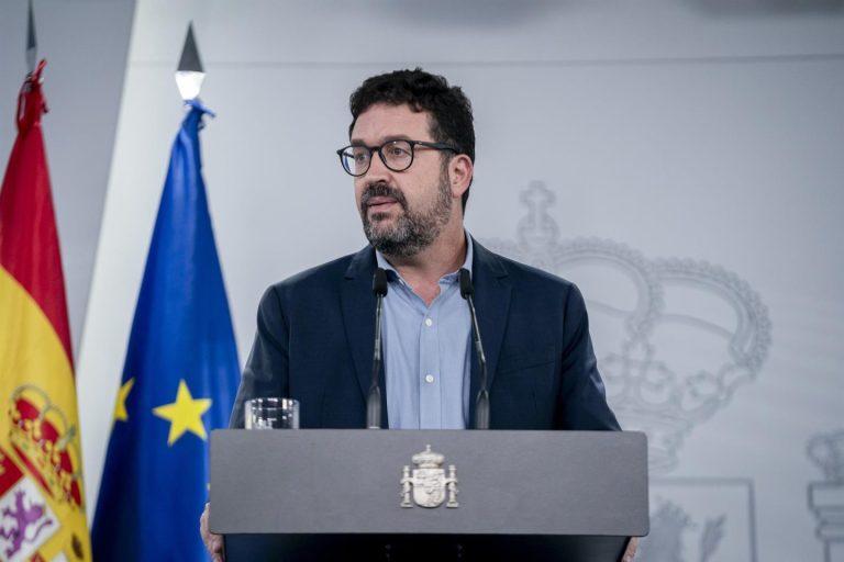 Trabajo deja de negociar con CEOE permisos por defunción y solo hablará con CCOO y UGT