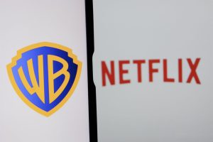 Trump advierte que compra de Warner Bros por Netflix podría enfrentar problemas antimonopolio.