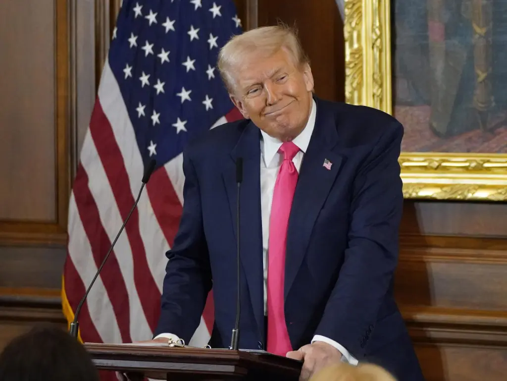 Trump considera cambiar aranceles para ajustar los precios de algunos productos en EE.UU.