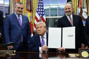 Trump firma orden para bloquear leyes estatales que limiten la innovación en inteligencia artificial