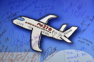 Un tribunal chino ordena a aerolíneas de Malasia indemnizar a familiares del vuelo MH370 con 350.000 €